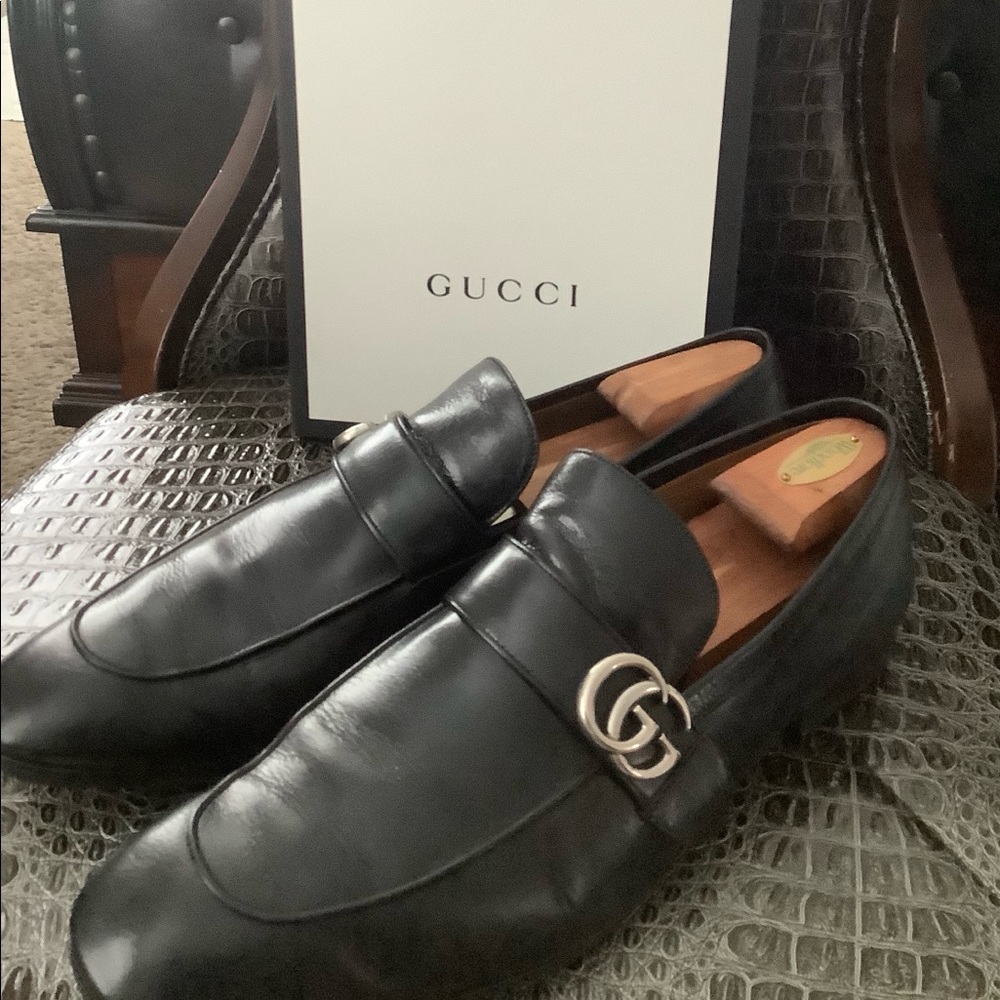 Men’s loafer with silver-toned Double G’s.